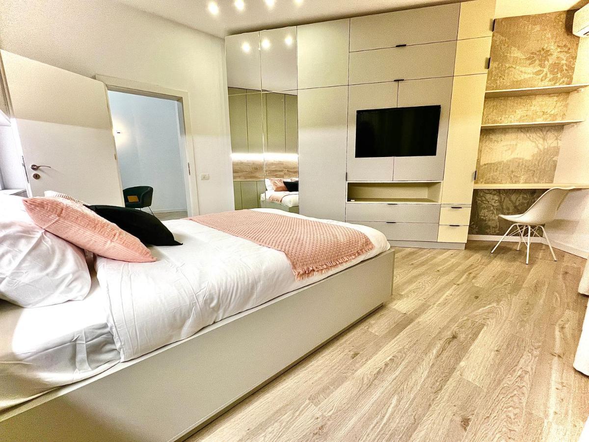 Four Bedroom Apartment, Old Town Bukarest Eksteriør billede