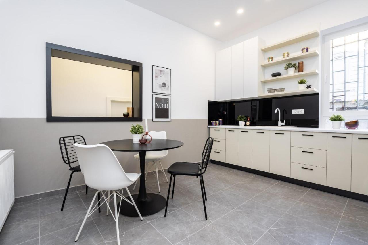 Four Bedroom Apartment, Old Town Bukarest Eksteriør billede